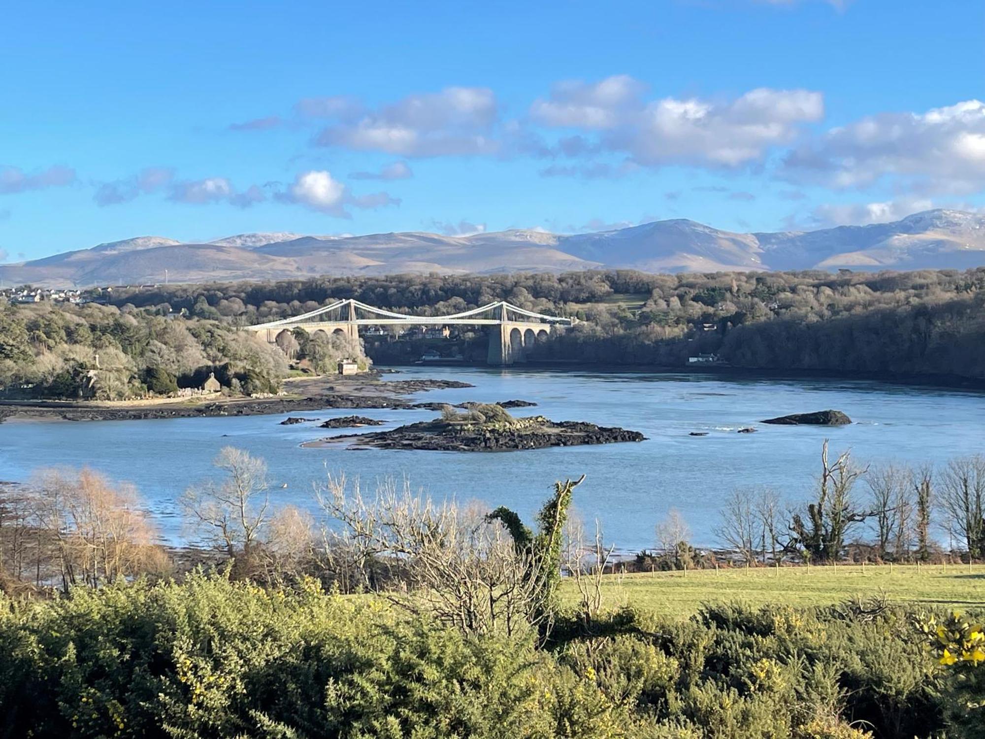 Menai Bridge Villa ภายนอก รูปภาพ