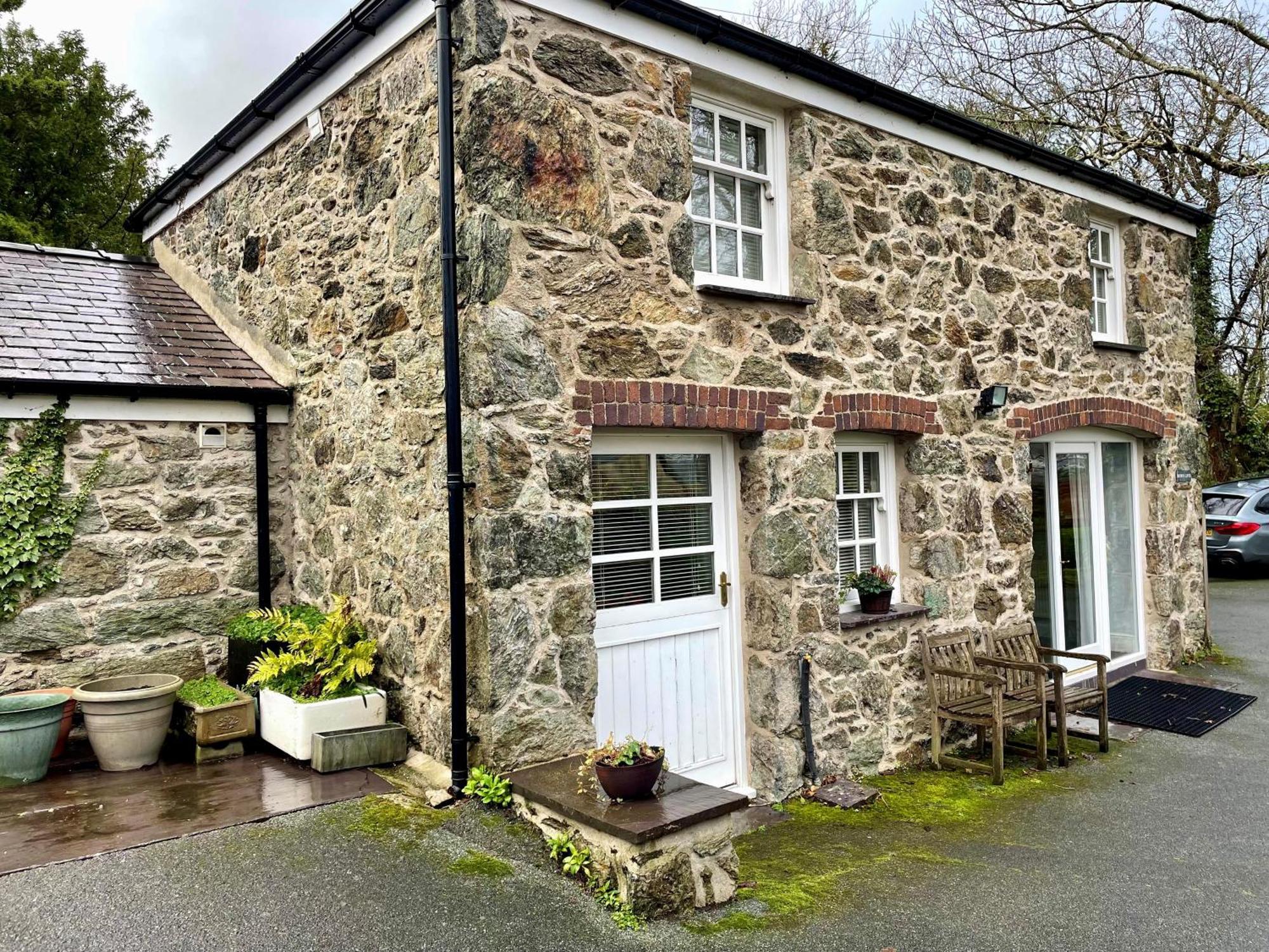 Menai Bridge Villa ภายนอก รูปภาพ
